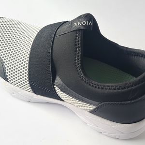 Vionic ladies slip-on sneakers size 9 NEW never worn